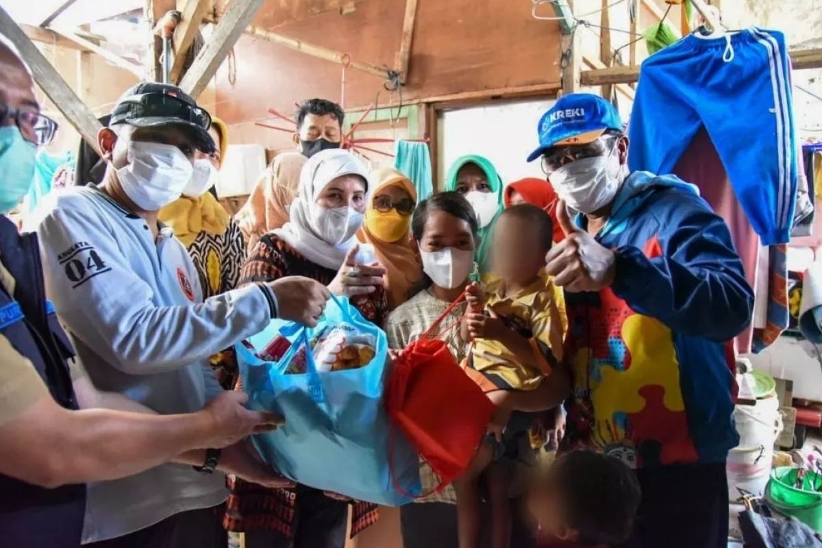 PKK Jaktim bagikan bantuan bagi anak kurang gizi di Pondok Kelapa