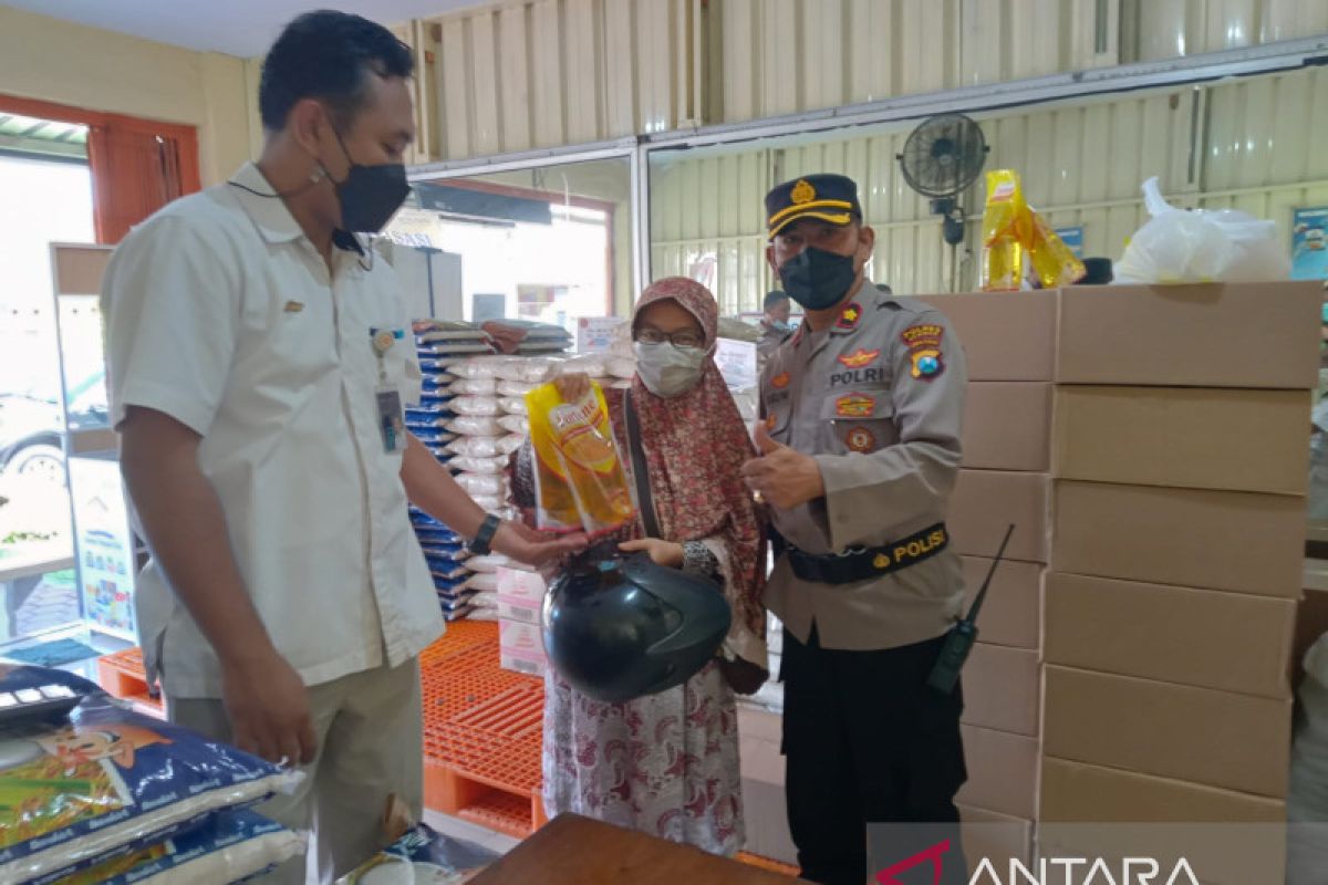 Bulog Jember sediakan 4.200 liter untuk operasi pasar minyak goreng