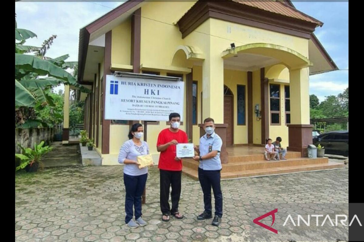 Benahi sarana, Gereja Huria Kristen Indonesia (HKI) Pangkalpinang terima bantuan dari PT Timah Tbk