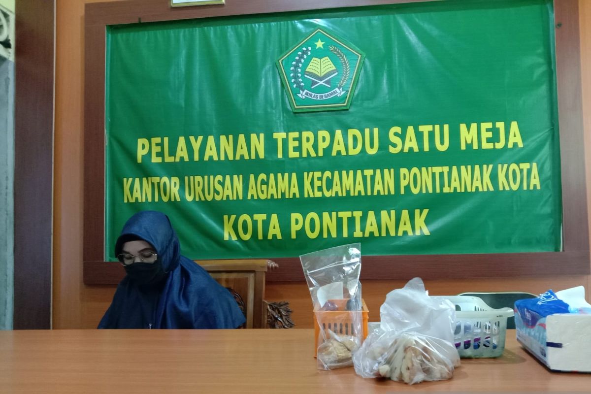 KUA Pontianak catat 10 pasangan menikah pada tanggal 22-02-2022