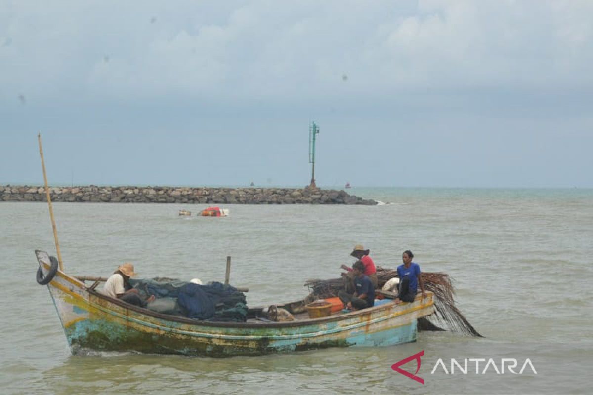 Nelayan Aceh Timur keluhkan muara PPN Idi dangkal