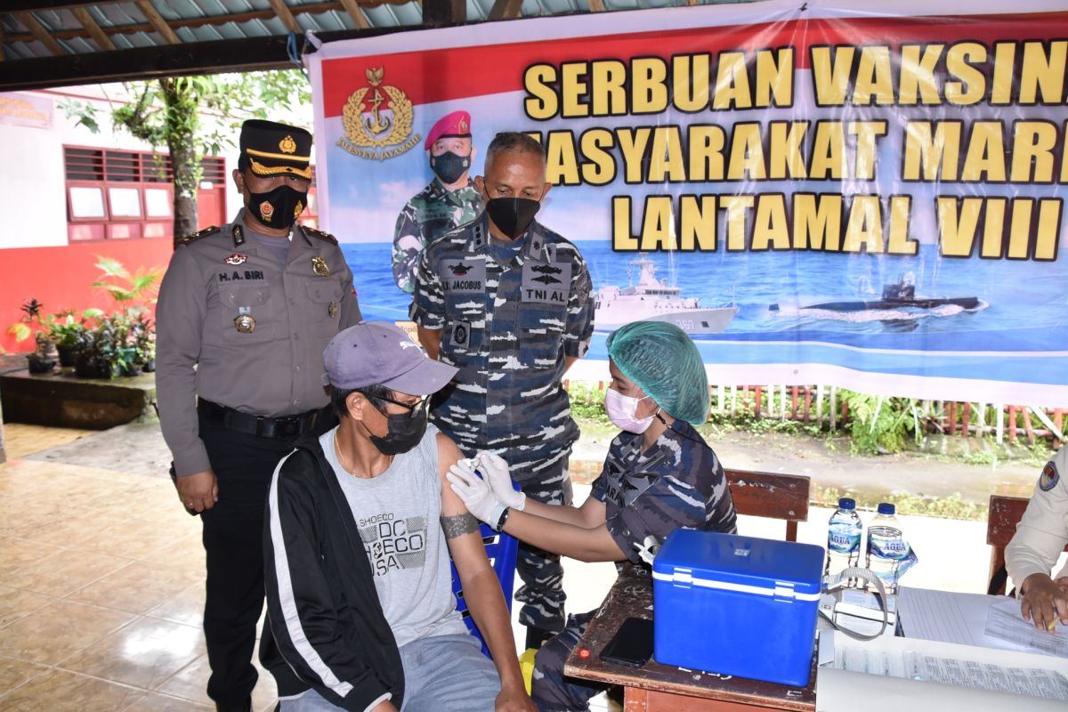 Lantamal VIII laksanakan vaksinasi COVID-19 di tempat mudah dijangkau