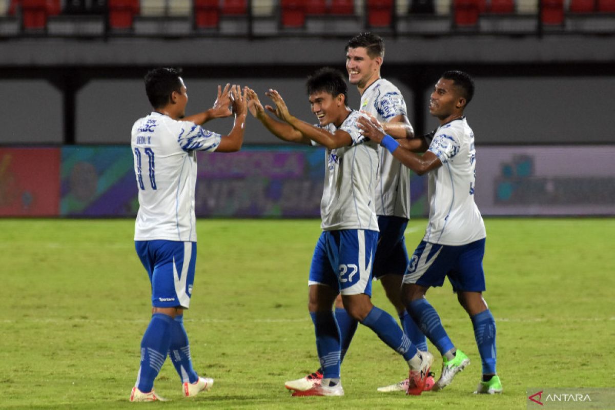 Persib minus tiga pemain andalan lawan Persela