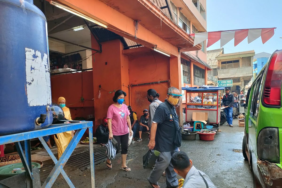 Pemkot Bogor tinjau kedelai masih dijual di pasar