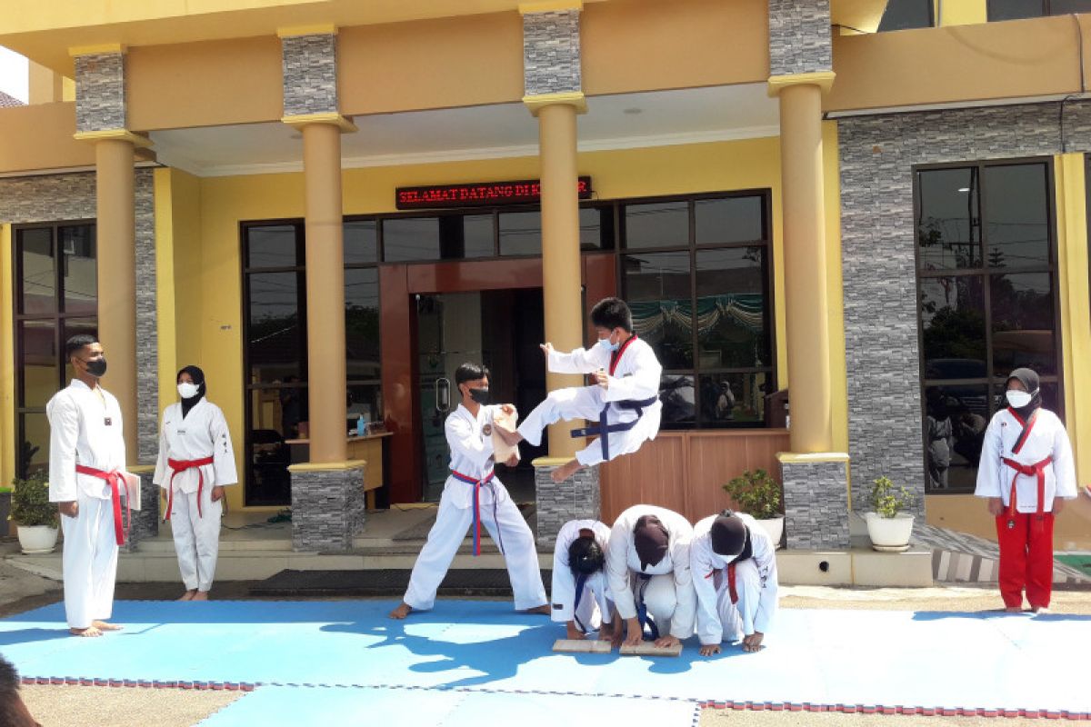 Atlet taekwondo Tabalong ikuti Gubernur Kaltim Cup Open