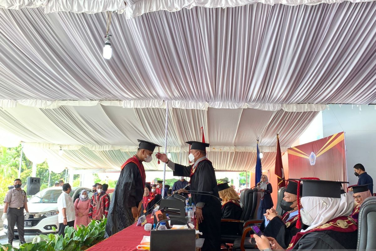 1.788 wisudawan ikuti wisuda 'drive thru' di UNG