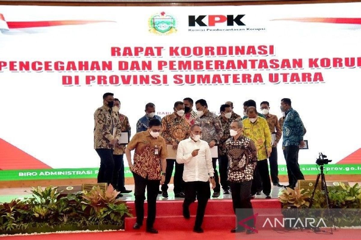 KPK minta seluruh pemerintah daerah  tidak persulit perizinan