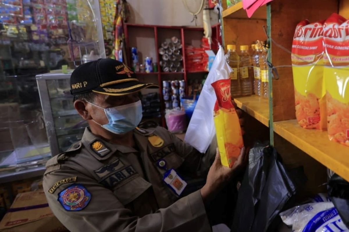 Satpol PP Kota Madiun pantau ketersediaan minyak goreng di toko ritel