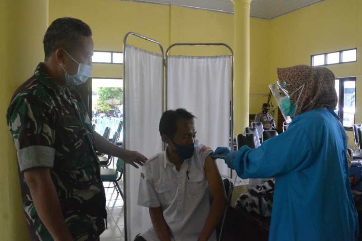 Kodim Wonosobo vaksinasi COVID-19 untuk perangkat desa