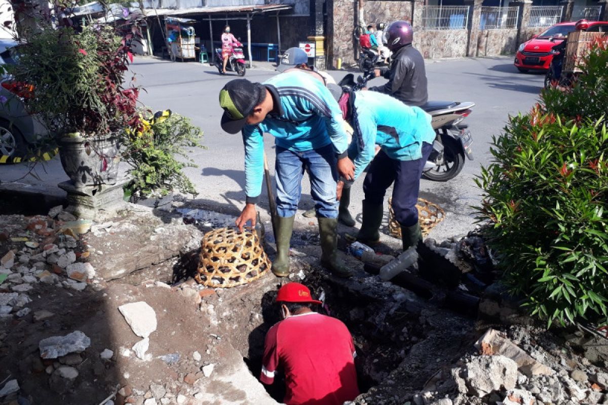 PUPR Kediri banyak temukan pemasangan kabel melintang ganggu saluran air