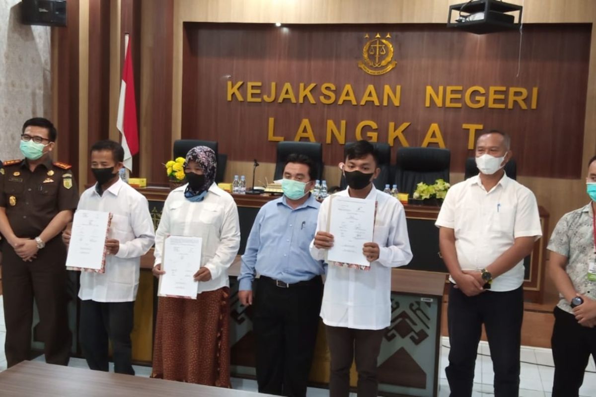 Kejaksaan Langkat 'restoratif justice' ke-11 terhadap pelaku pencurian brondolan kelapa sawit