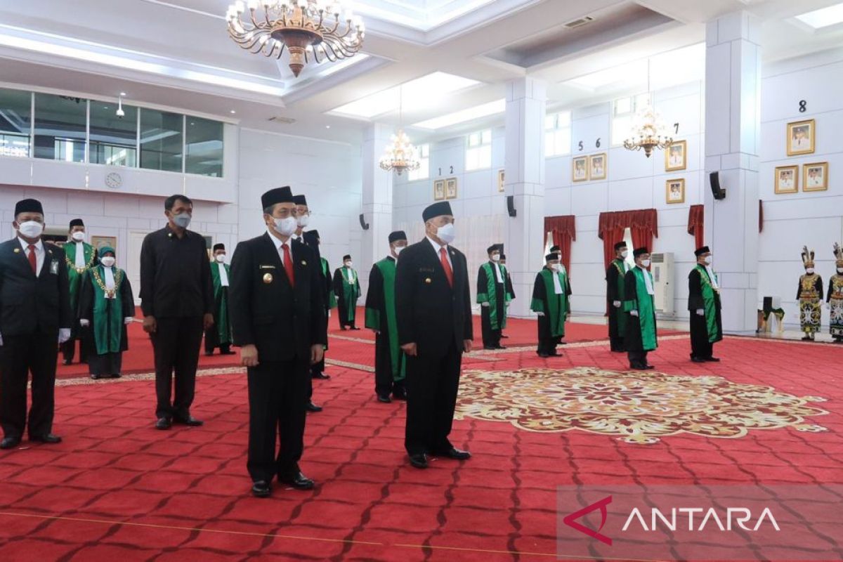 Gubernur harapkan Manshur terus mengabdi meski purna bakti