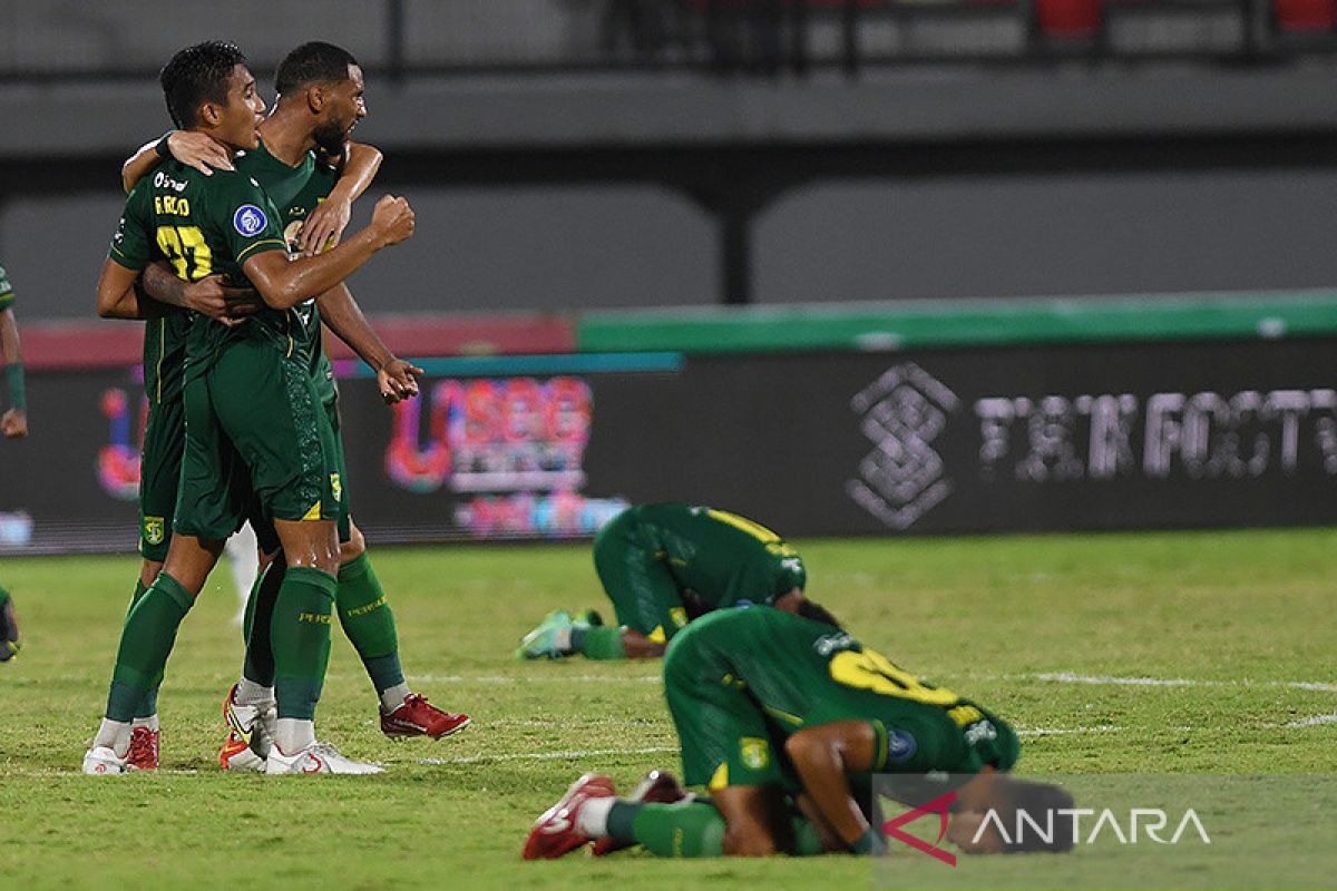 Liga 1: Posisi Arema FC terancam setelah dijegal Persebaya