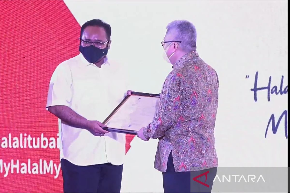Ministry presents Merah Putih vaccine's halal certificate to PT Biotis
