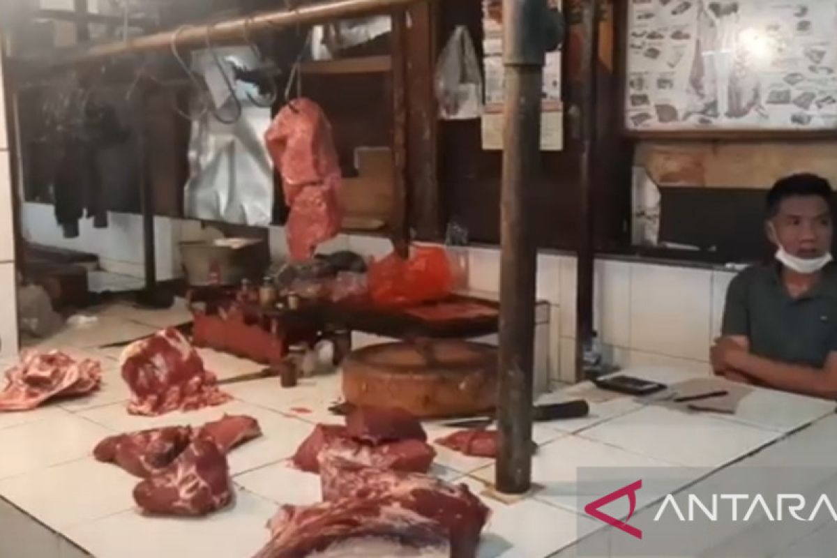 Pedagang daging di Pasar Kramat Jati berencana mogok jualan