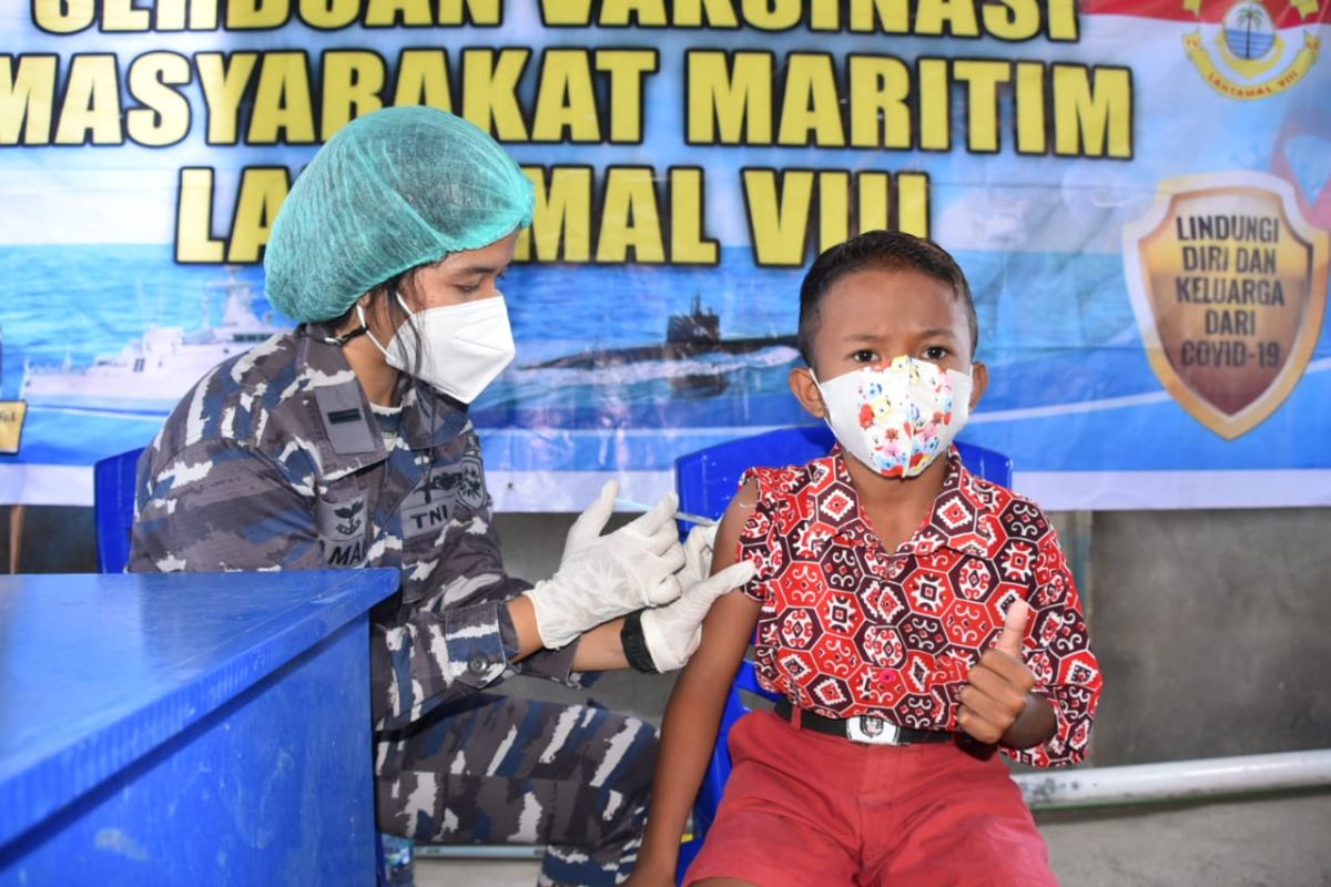 TNI AL gelar Serbuan Vaksinasi  Masyarakat Maritim di Pulau Gangga