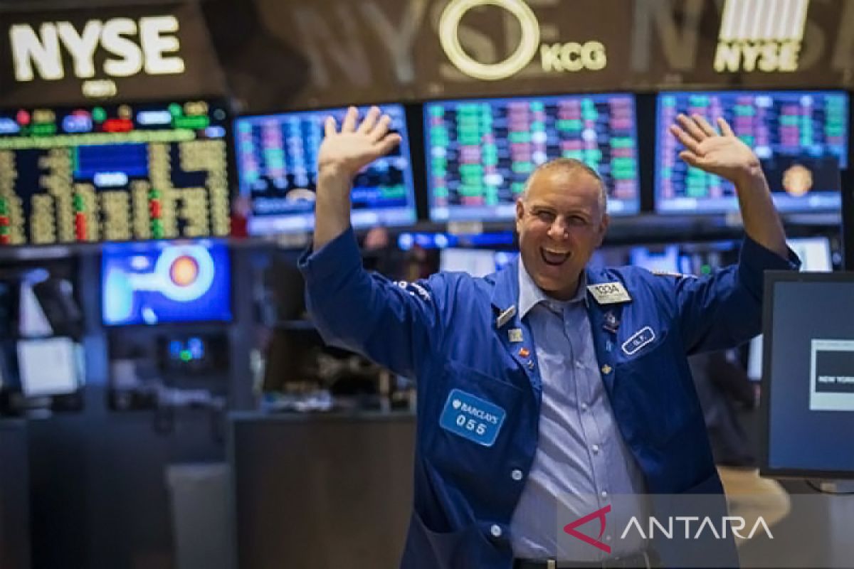 Wall Street berakhir lebih rendah, investor tunggu data inflasi AS