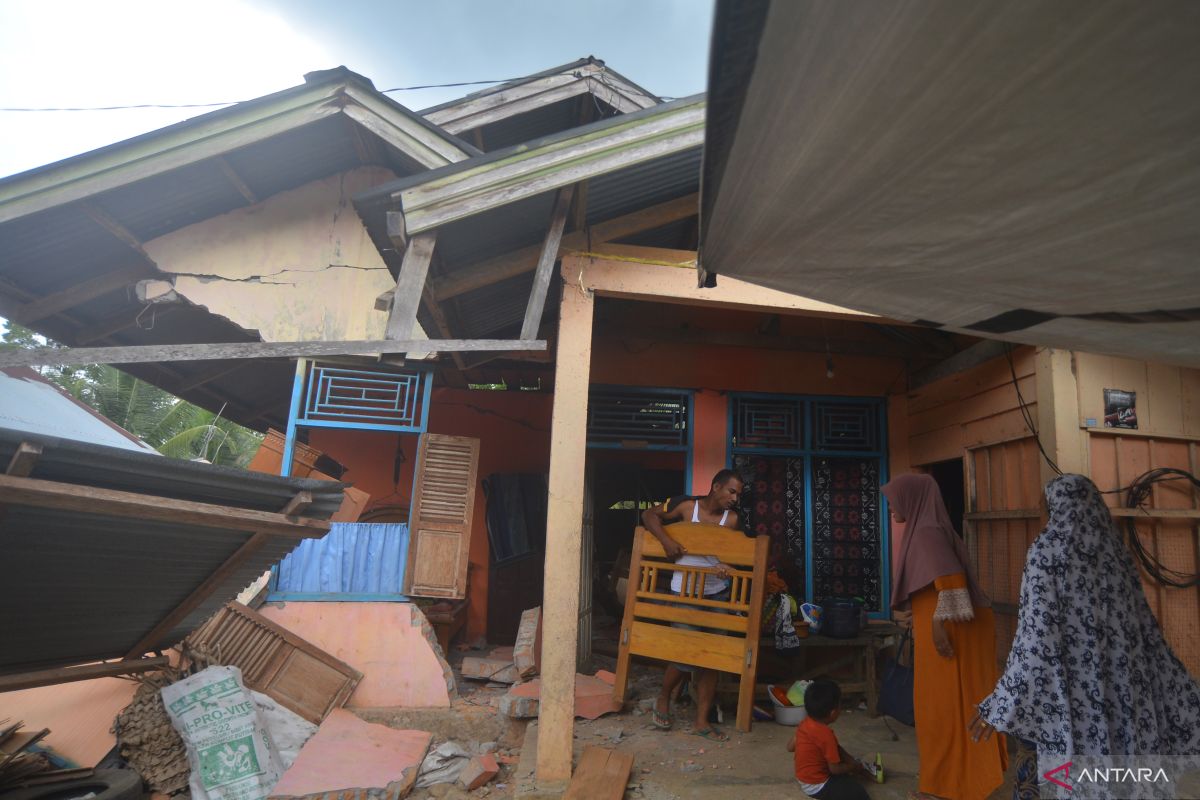 BNPB: Tujuh korban meninggal akibat gempa M 6,1 Pasaman Barat