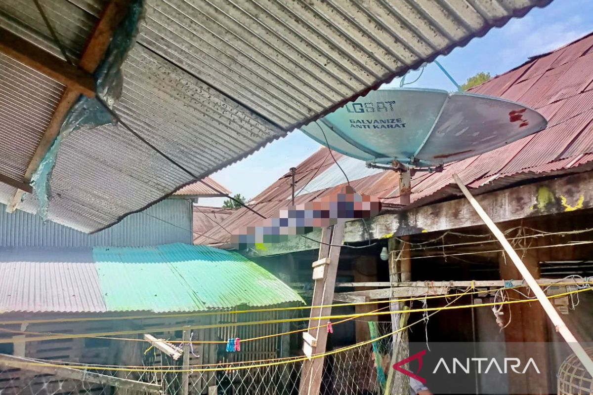 Pasutri di Balangan tewas tersetrum di atas genting rumah