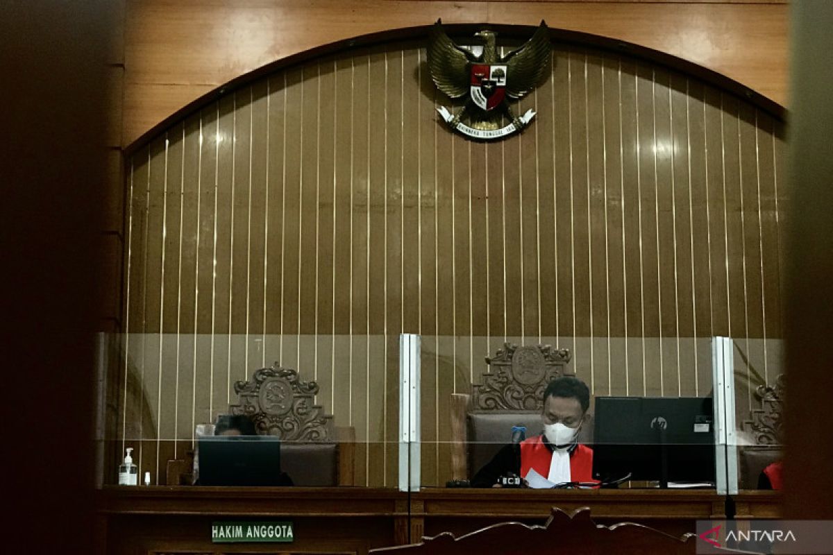 Pengacara minta hakim membebaskan polisi terdakwa "unlawful killing"