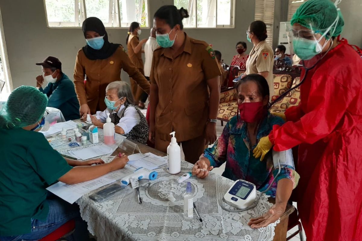 Pemkot Ambon genjot vaksinasi COVID-19 anak dan lansia, dorong kesadaran warga