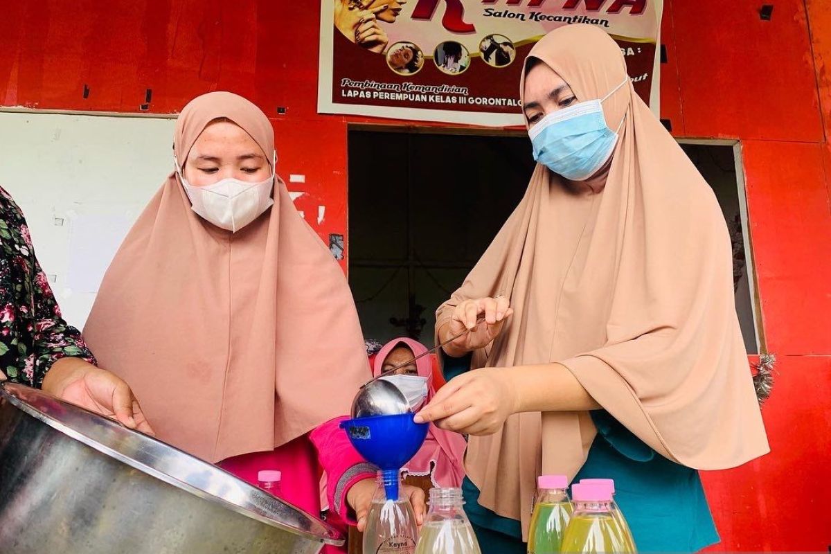 Berdayakan warga binaan, Lapas Perempuan Gorontalo produksi minyak goreng