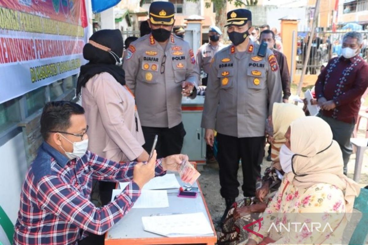 Kapolres Tapsel pantau langsung penyaluran BSS bentuk tunai