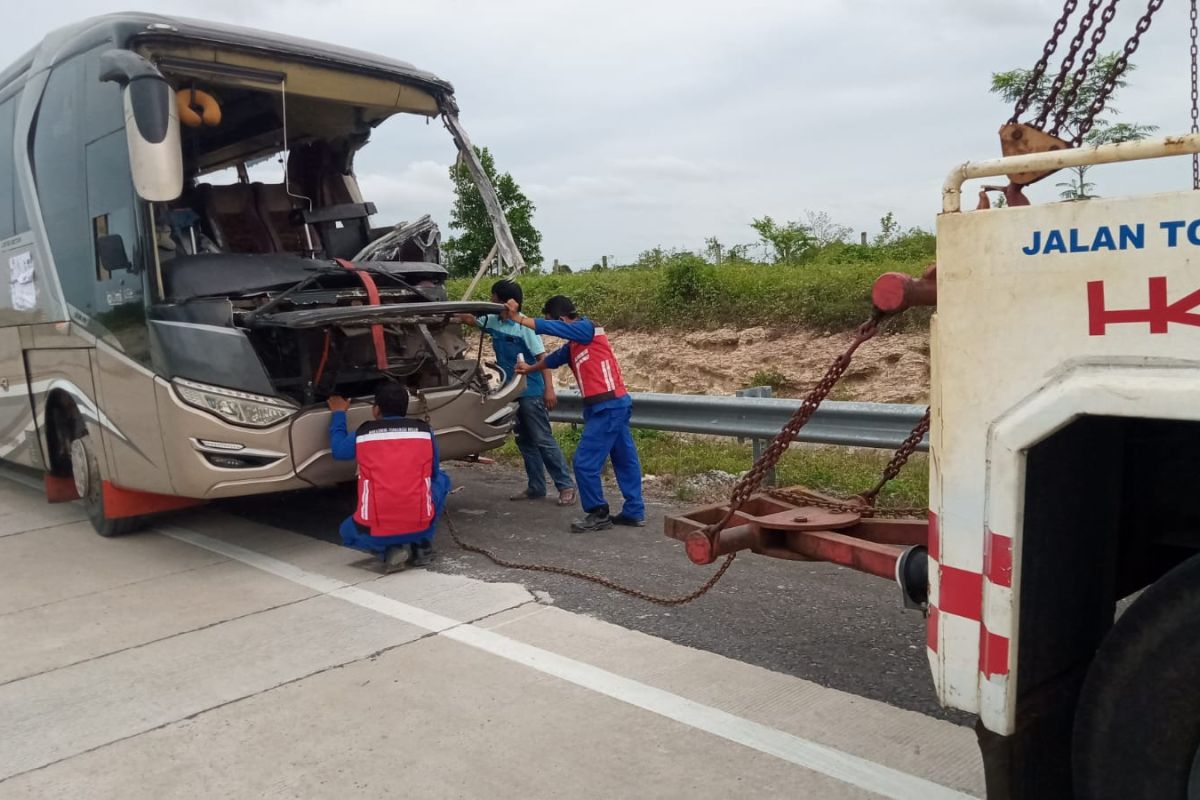 Satu korban tewas kecelakaan di  JTTS ruas Bakter