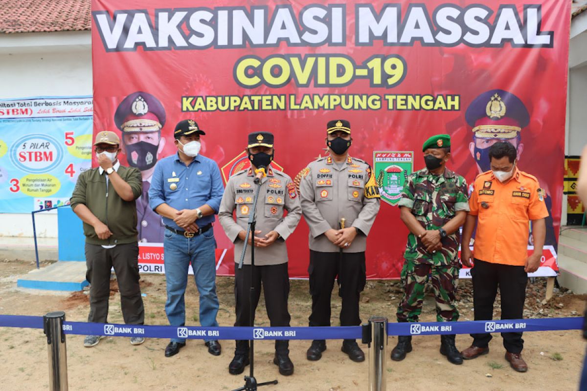 Setelah mengikuti vaksinasi, warga Lampung dapat minyak goreng