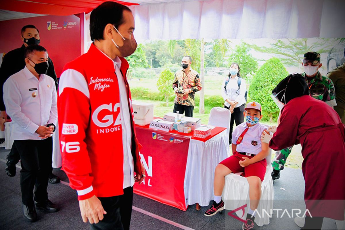 Presiden Jokowi tinjau vaksinasi COVID-19 di Palu