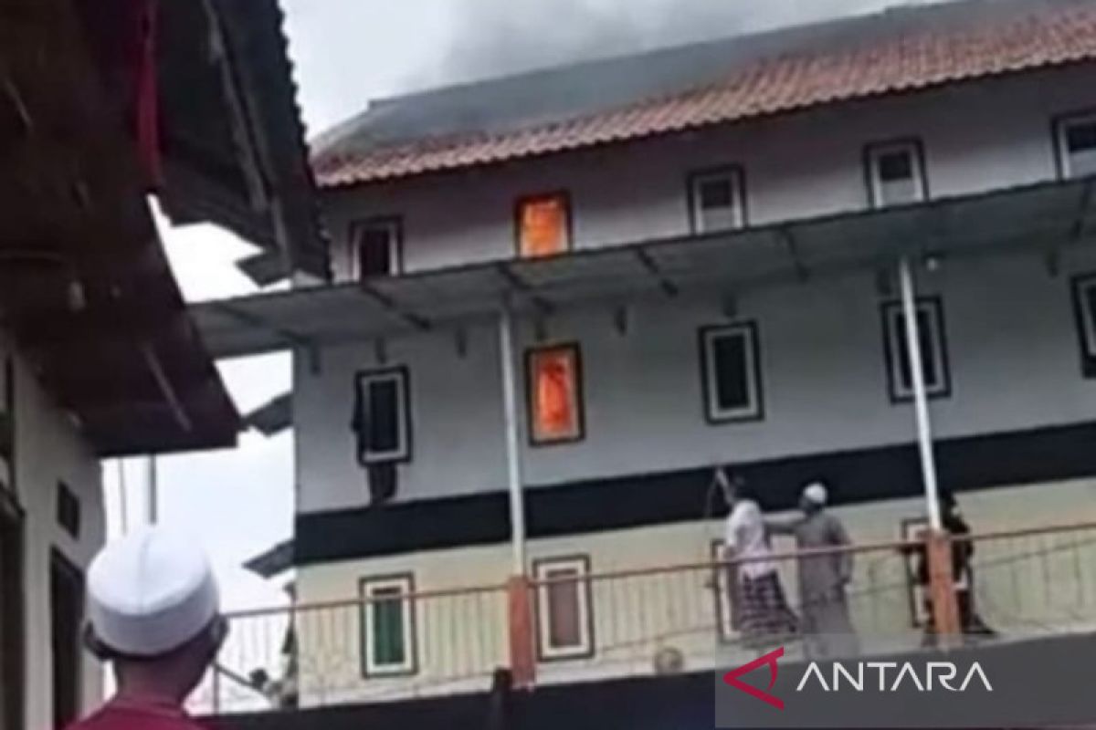 Gedung ponpes di Cianjur terbakar diduga akibat arus pendek listrik