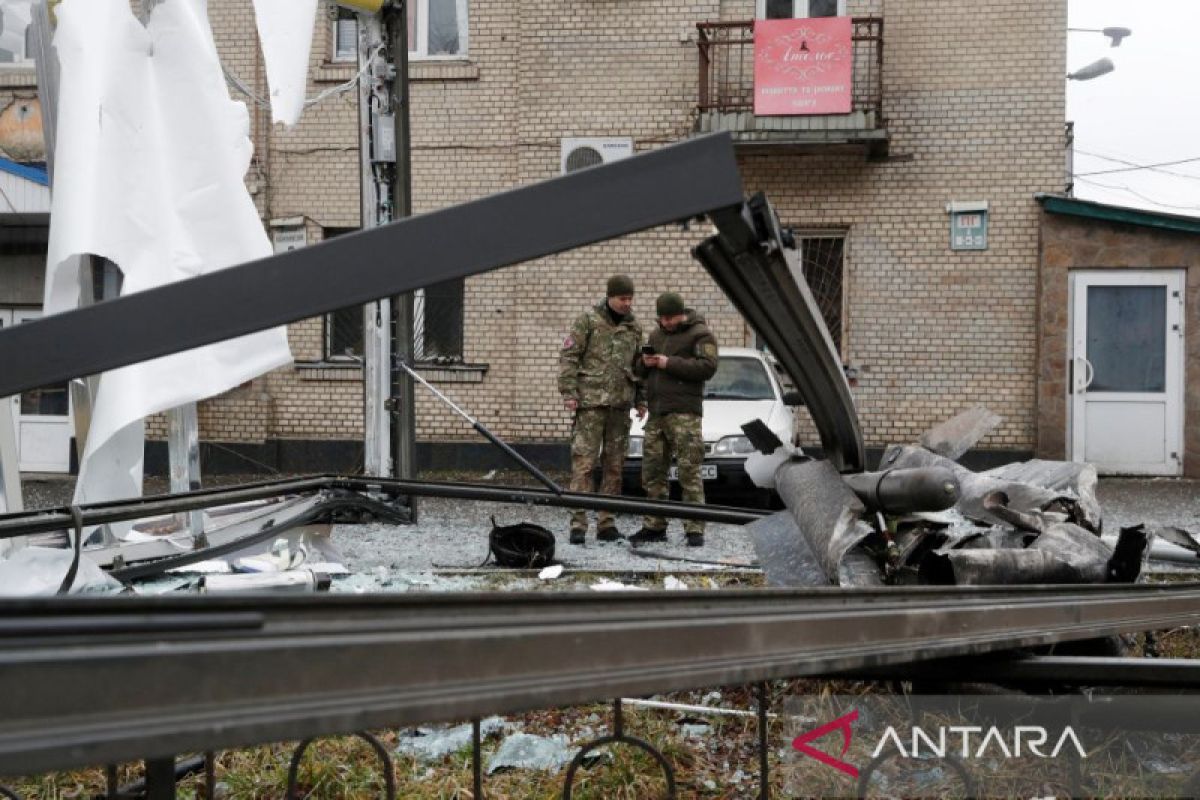 Ukrania tembak pesawat Rusia hingga jatuh dan timpa pemukiman