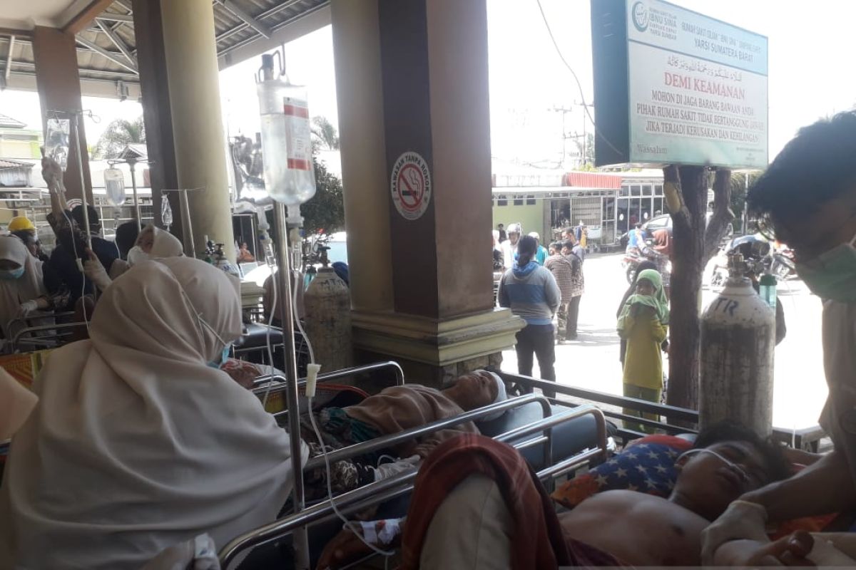 Puluhan warga korban gempa Pasaman Barat dirujuk ke RS Yarsi