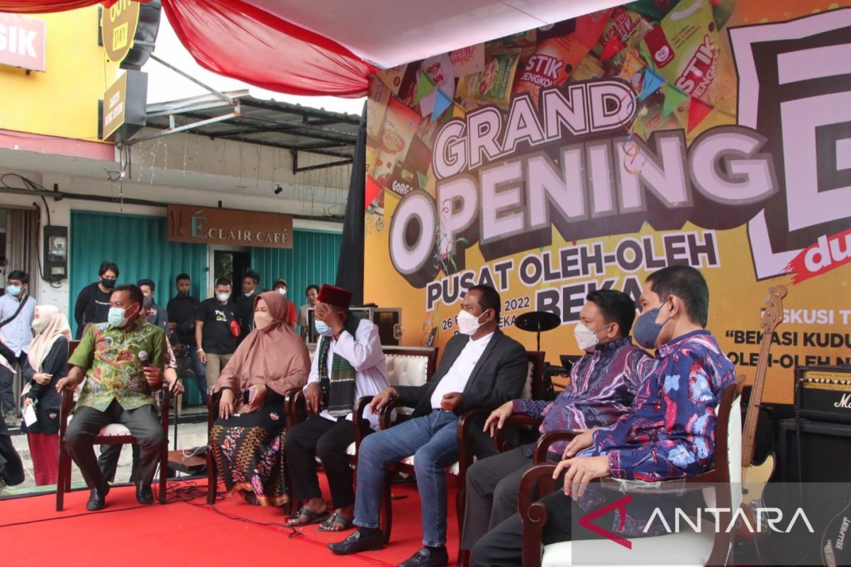 Pusat oleh-oleh kreasi 90 UMKM Bekasi resmi dibuka