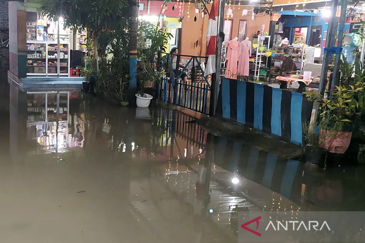 Banjir landa perkampungan warga Patemon Pamekasan
