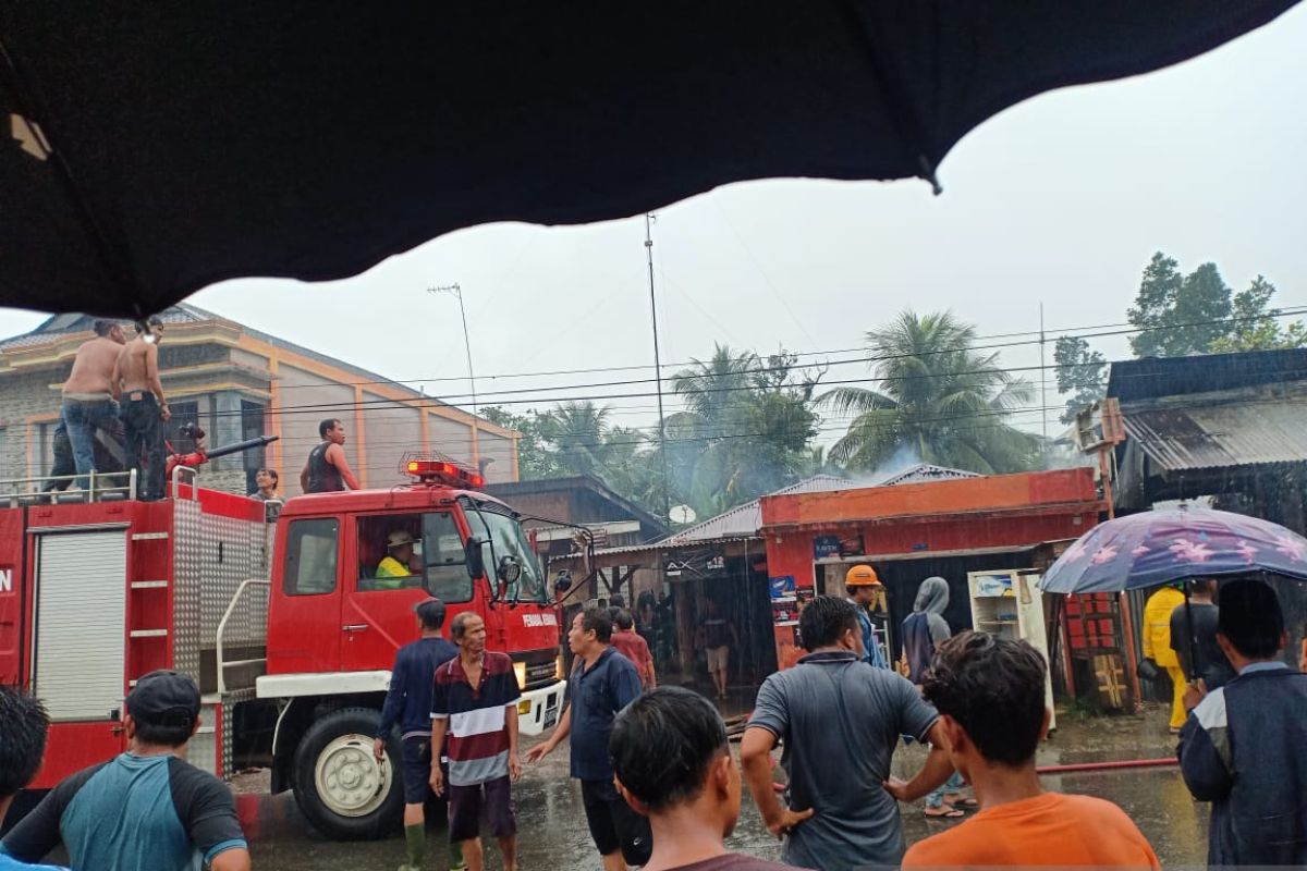 Dua rumah semi permanen di Aceh Tamiang ludes terbakar