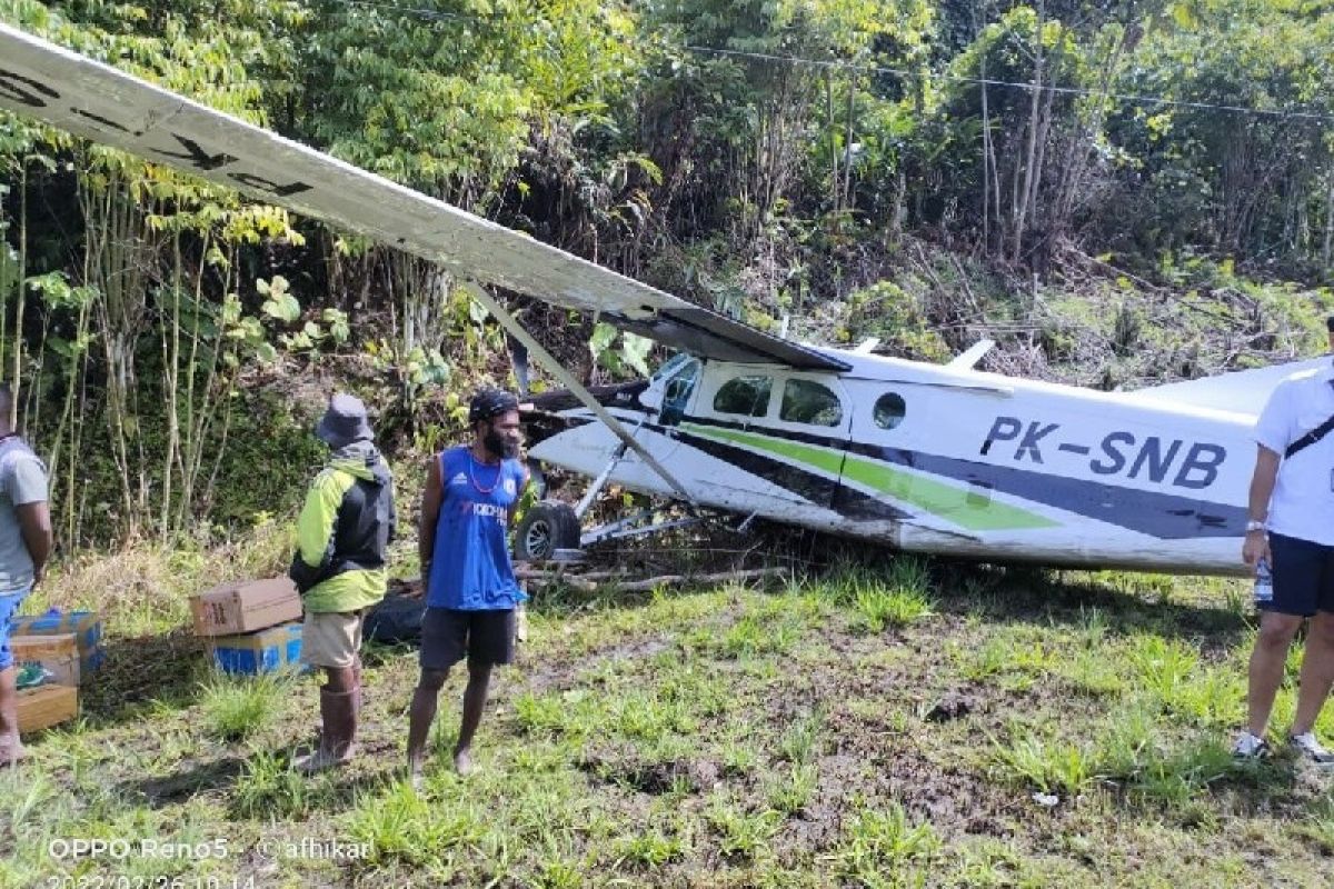 Pesawat pilatus tergelincir di Bayabiru Paniai