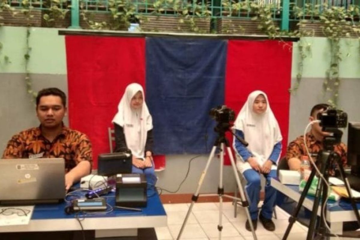 Layanan perekaman KTP elektronik di Kota Surabaya lampui target Nasional