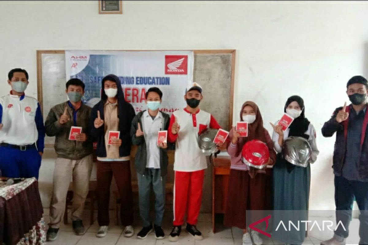 Honda target sebelum ujian nasional, pelajar SMK dibekali edukasi safety riding bertemakan "Generasi #Cari_aman"