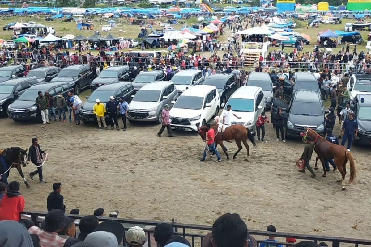 Maksimalkan Protkes, Lima ribu masker dibagikan di arena pacuan kuda Takengon