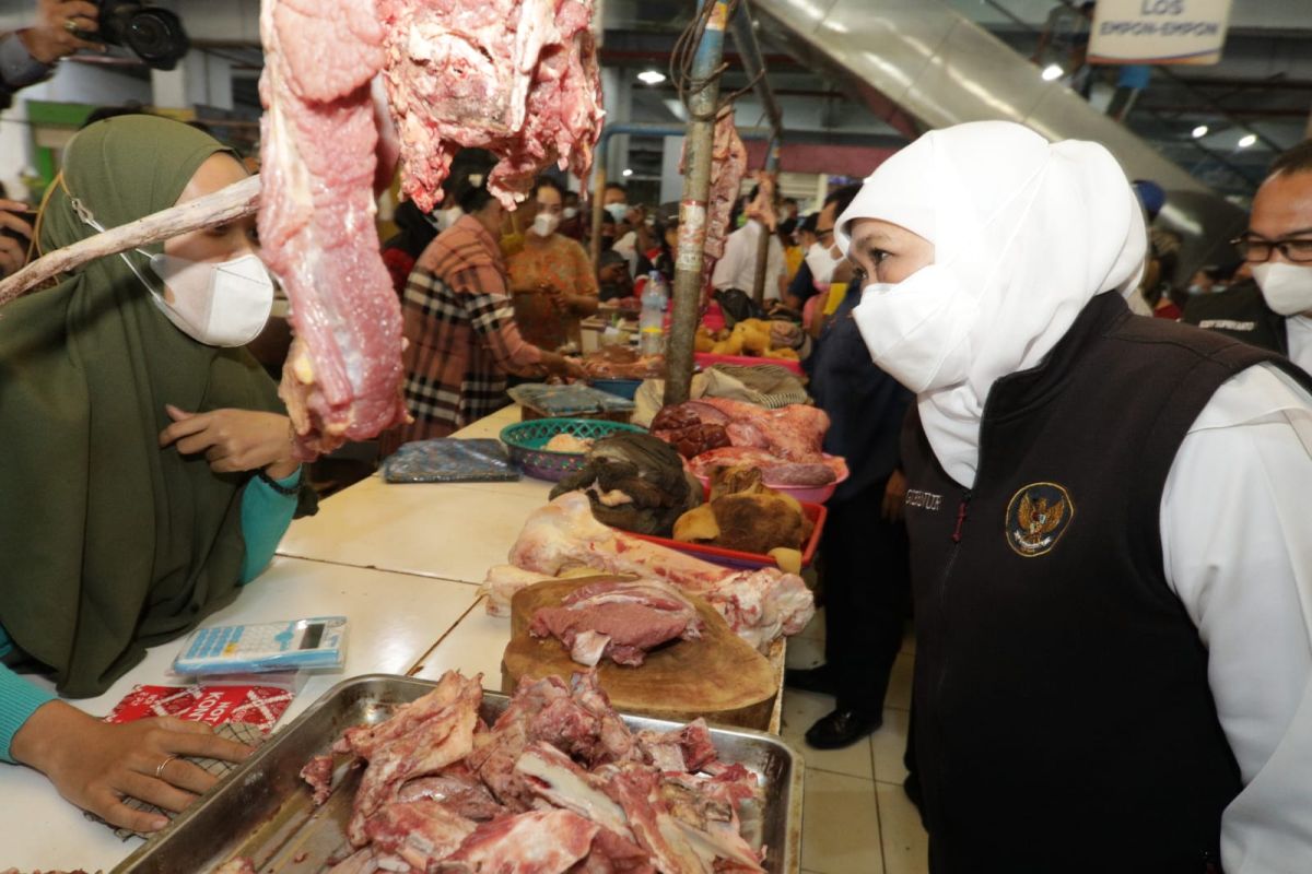 Gubernur Khofifah pastikan pasokan daging sapi di Jatim aman