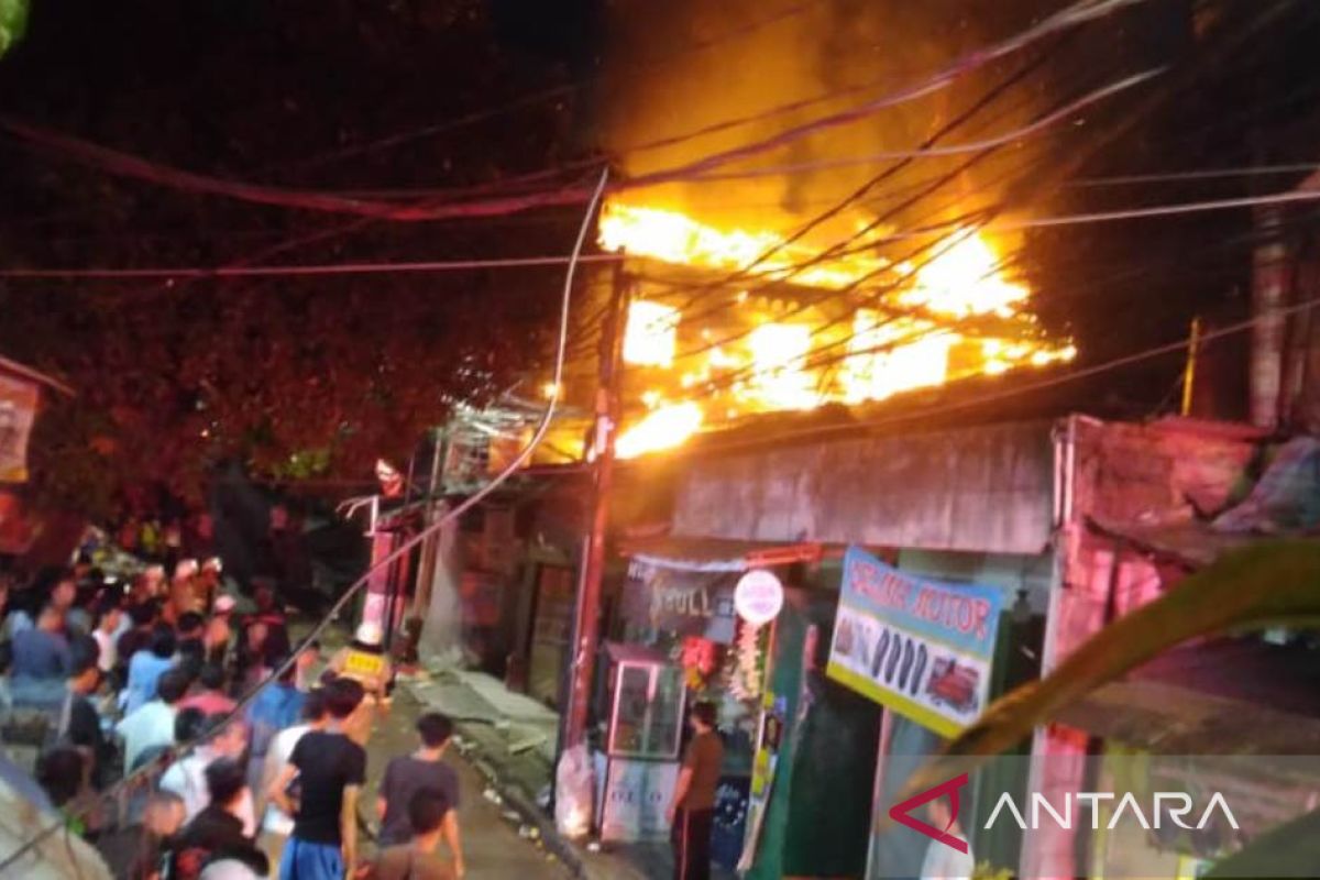 Dua bangunan terbakar di Kebayoran Lama Jaksel