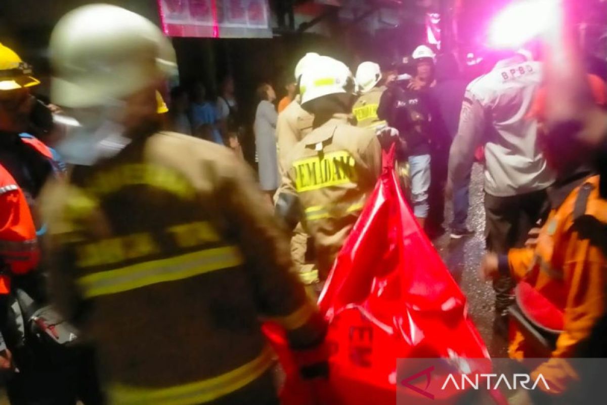 Fire engulfing two buildings in South Jakarta claims three lives