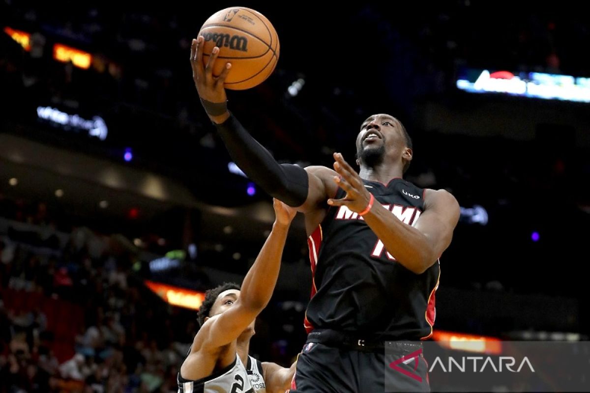 Heat redam momentum positif Spurs demi kunci kemenangan 133-129