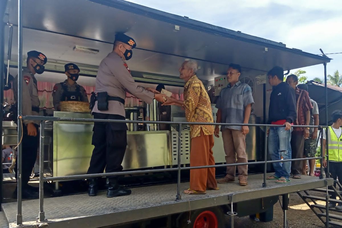 A field kitchen truck deployed to help Pasaman's earthquake victims