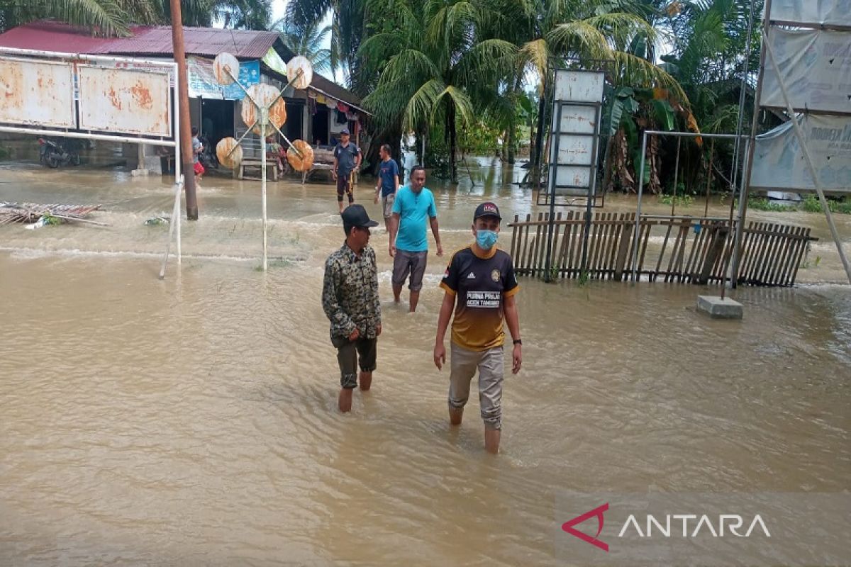 Banjir Aceh Tamiang meluas, tiga kecamatan terendam