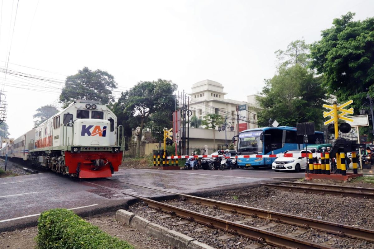 KAI minta pemerintah ikut tingkatkan keselamatan di perlintasan KA