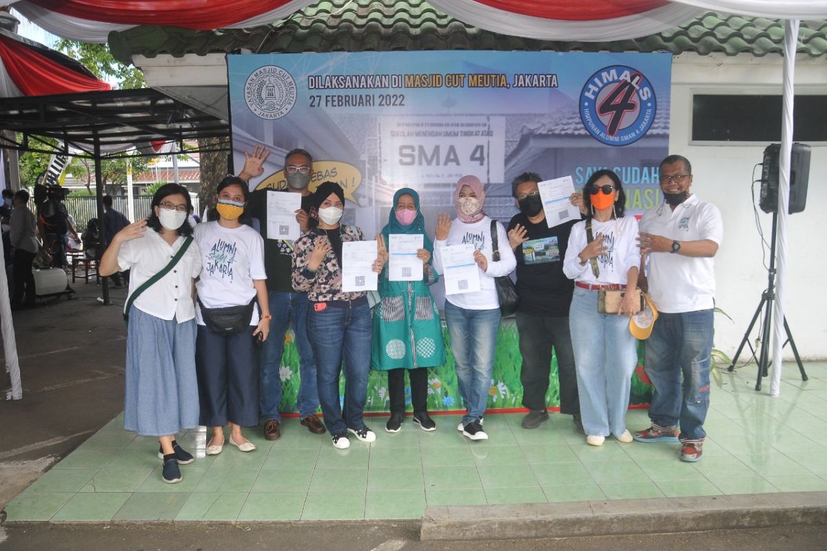 Alumni SMAN 4 Jakarta selenggarakan vaksinasi COVID-19 bagi masyarakat