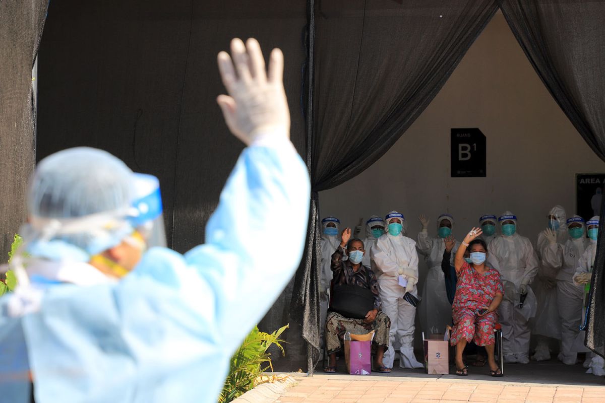 Upaya Eri-Armuji tangani pandemi COVID-19 di Kota Surabaya setahun terakhir