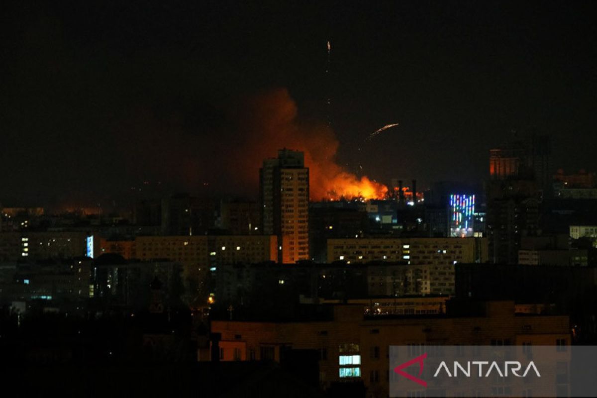 Ledakan terdengar di Kiev, baku tembak terjadi di kota sekitar